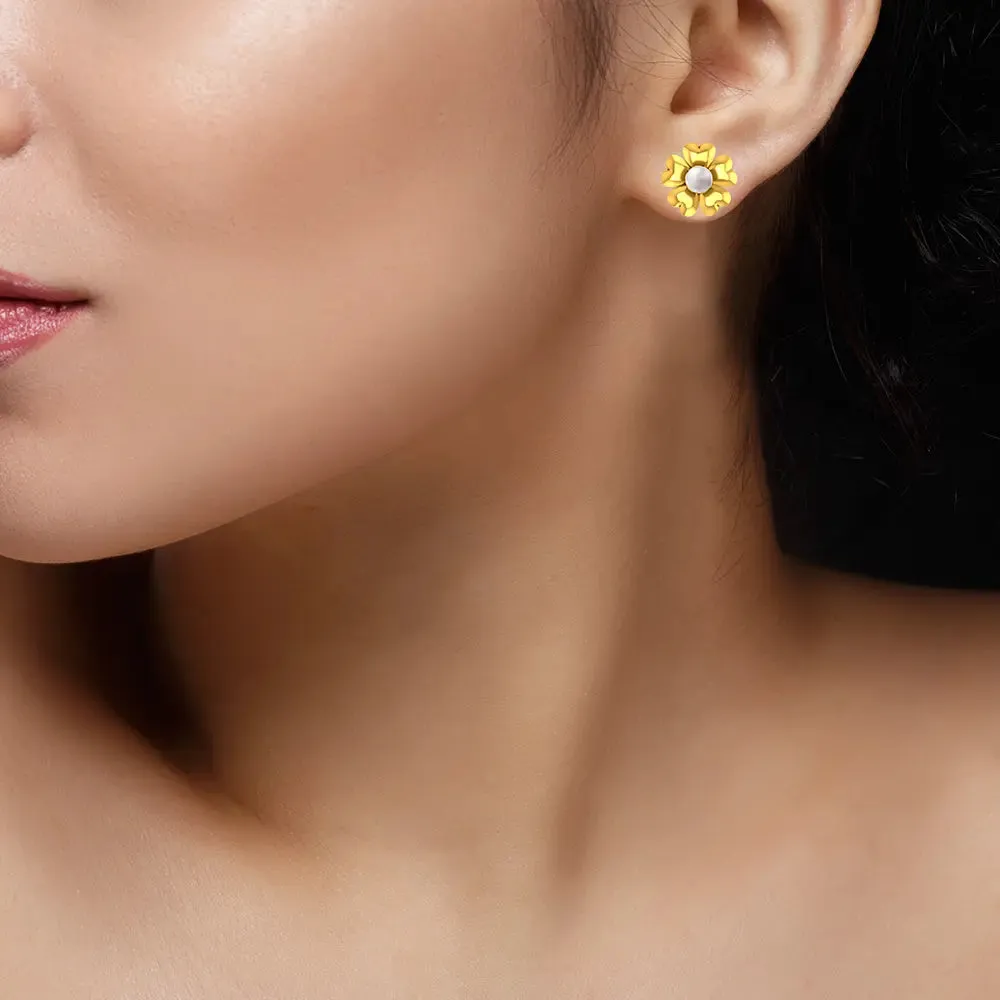 18k Gold Earrings With A Five-petal Floral Design And A Pearl Centre