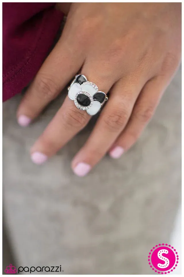 Paparazzi Ring ~ Beauty Spots - Black