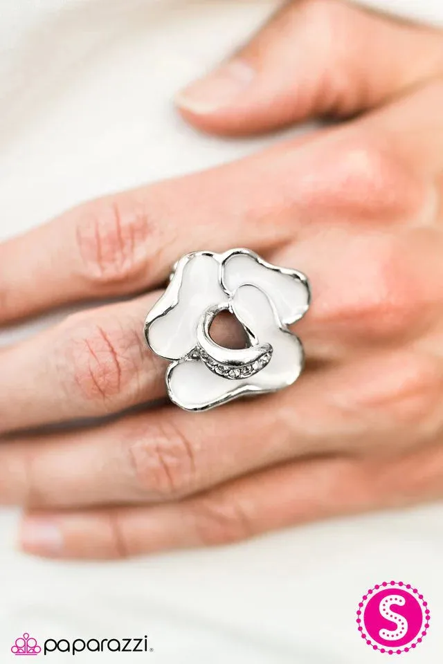 Paparazzi Ring ~ Twirling Tulips - White